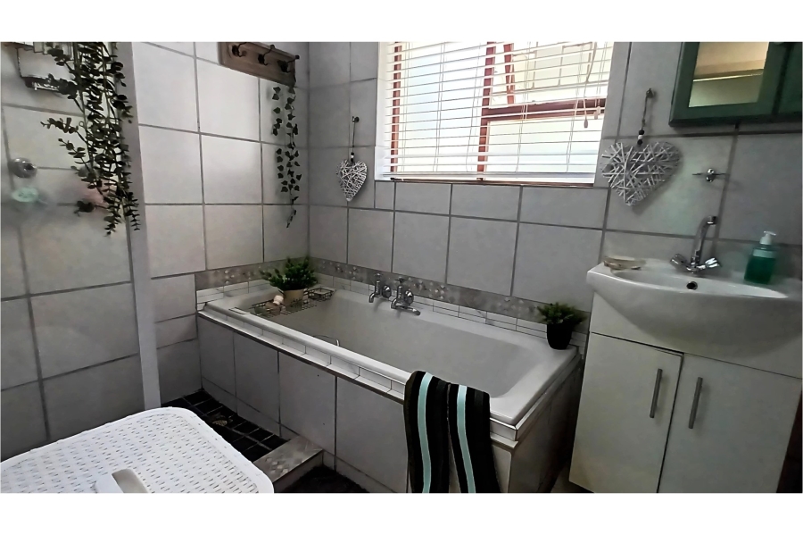 7 Bedroom Property for Sale in Bonza Bay Eastern Cape